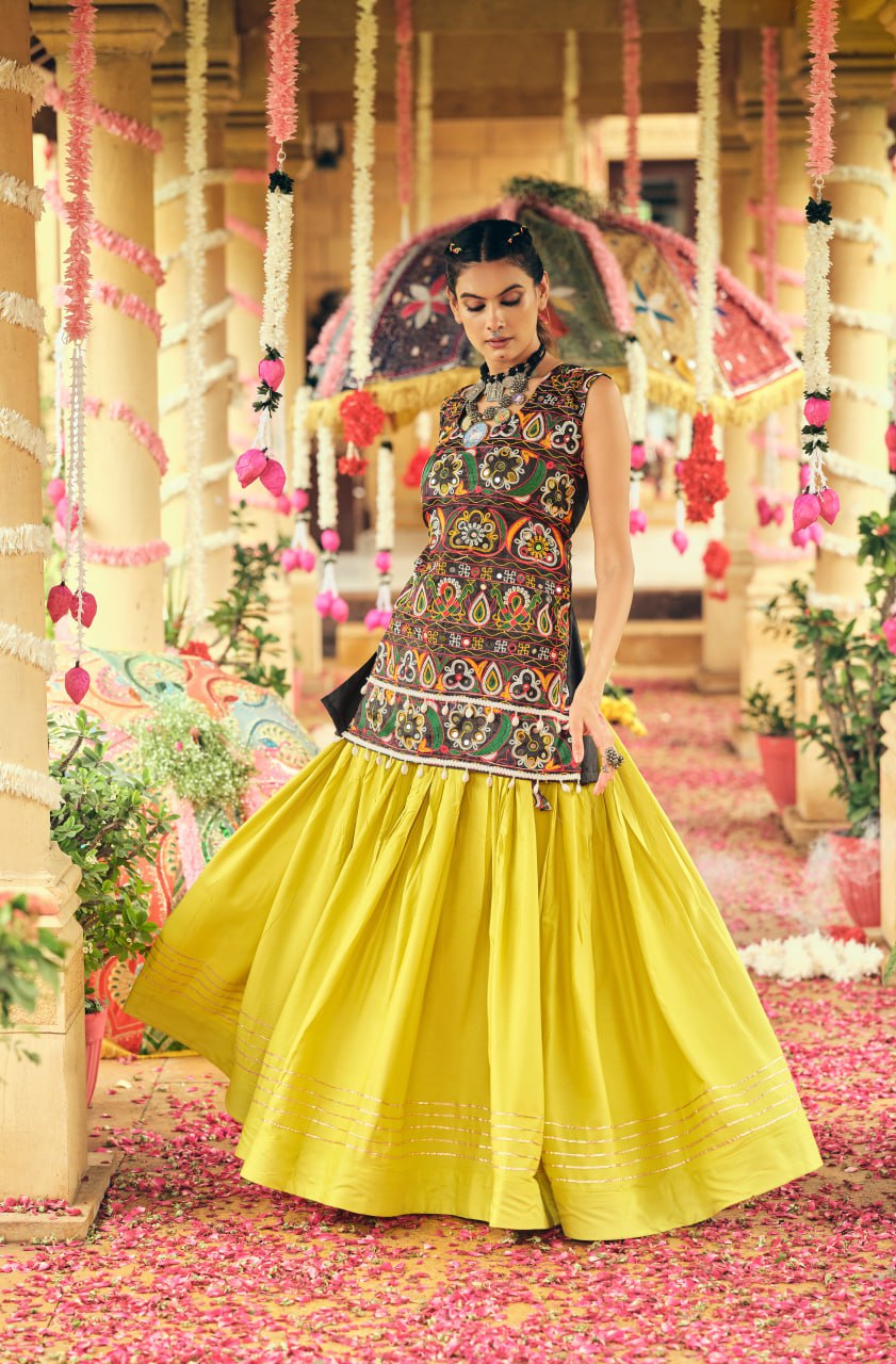 "Pehnava Jo Virasat Ban Jaye" β Premium Designer Lehenga Choli Set