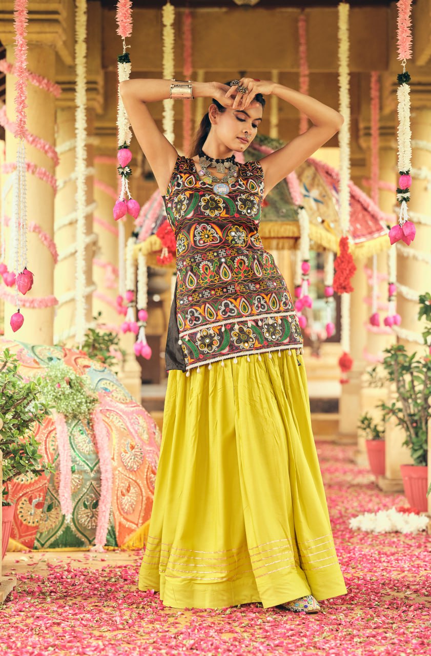 "Pehnava Jo Virasat Ban Jaye" β Premium Designer Lehenga Choli Set