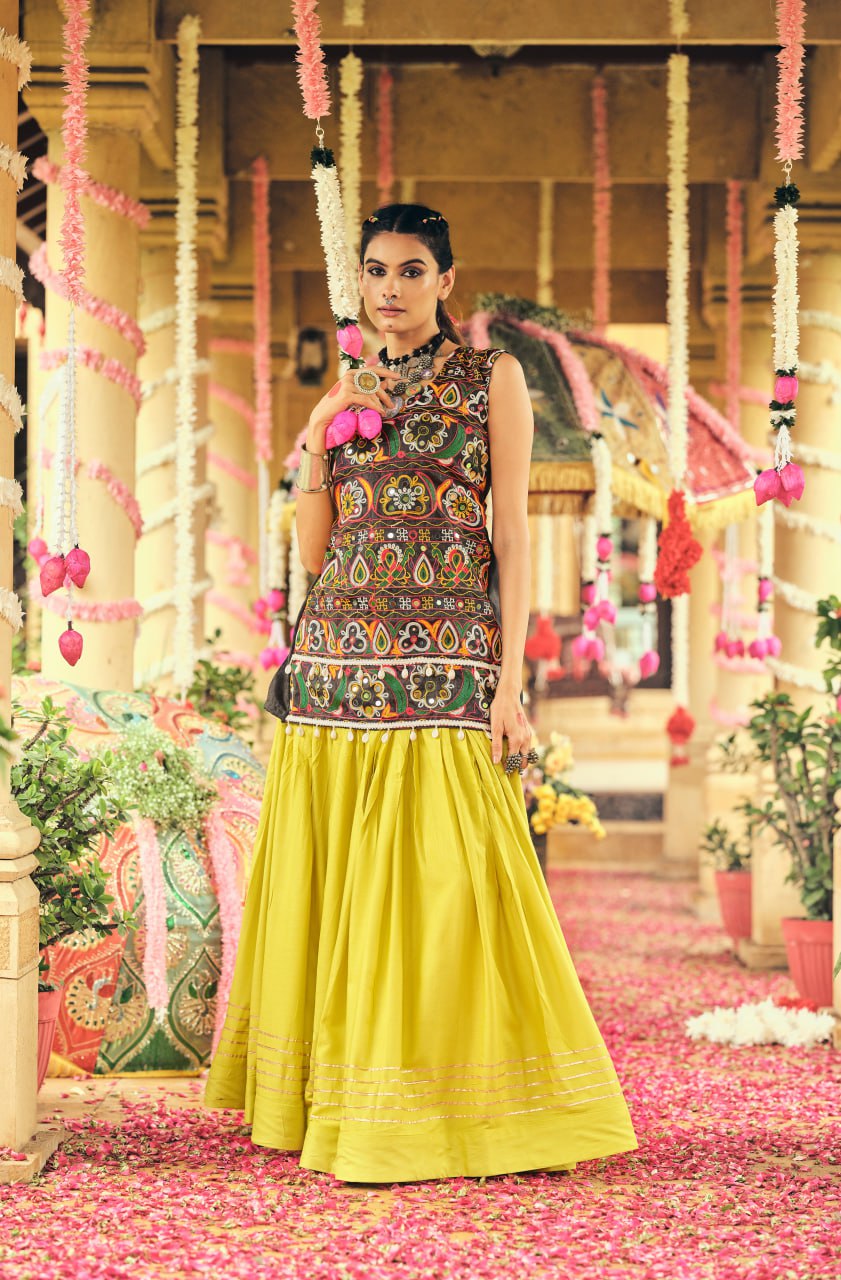 "Pehnava Jo Virasat Ban Jaye" β Premium Designer Lehenga Choli Set