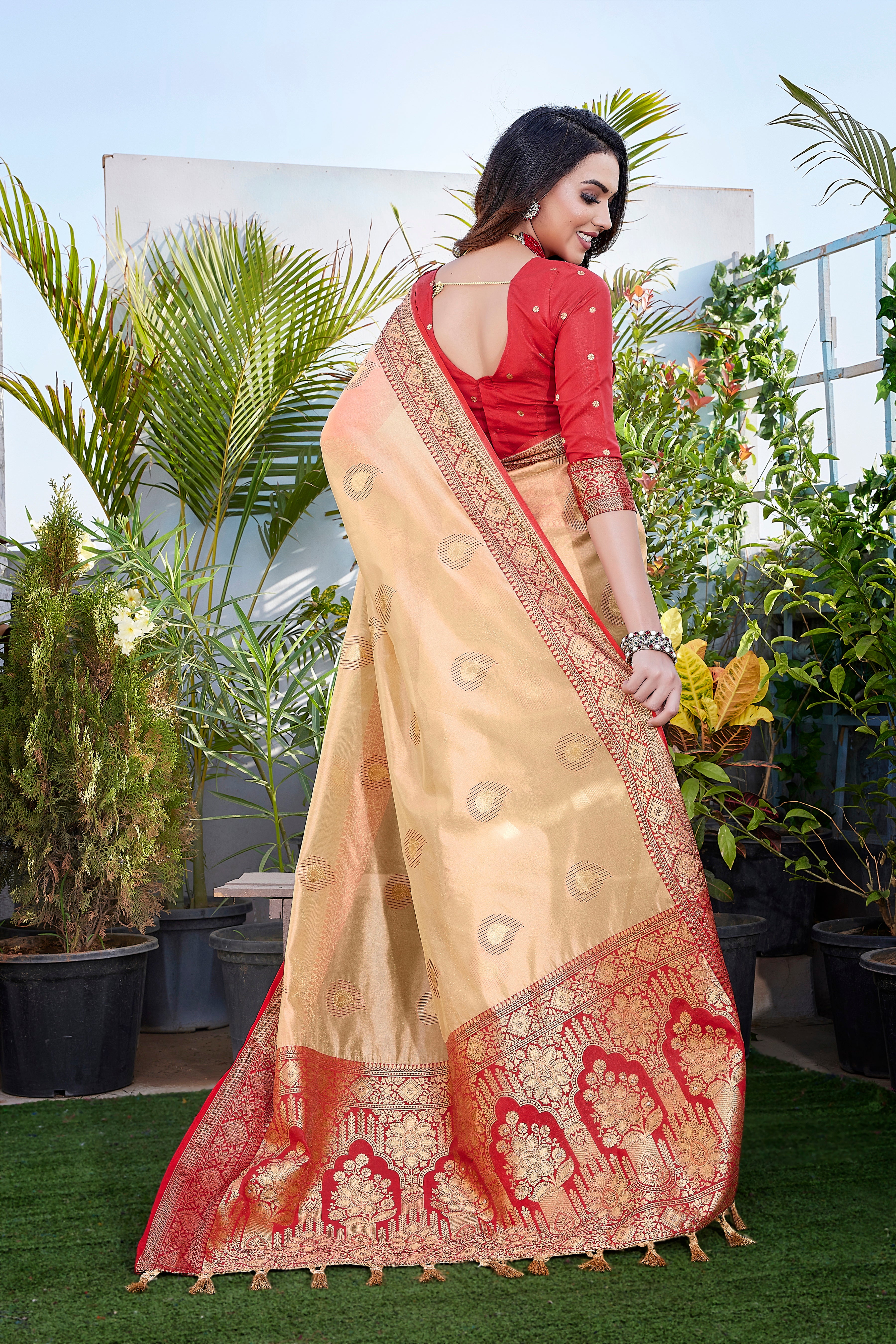 Exquisite Khicha Silk Saree with Pure Zari Weaving