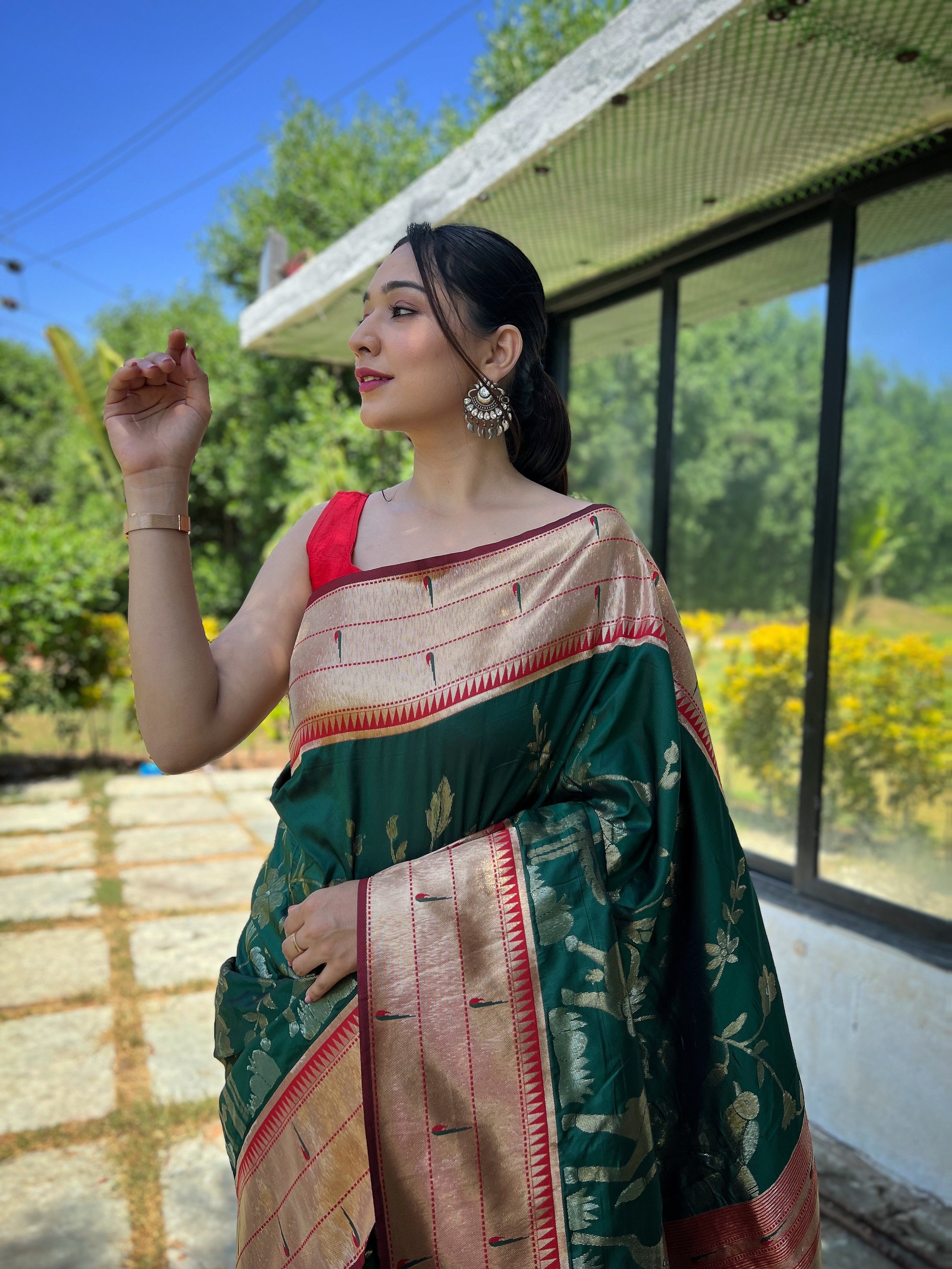 Flattering Paithani Silk Saree With Elegant Blouse Piece