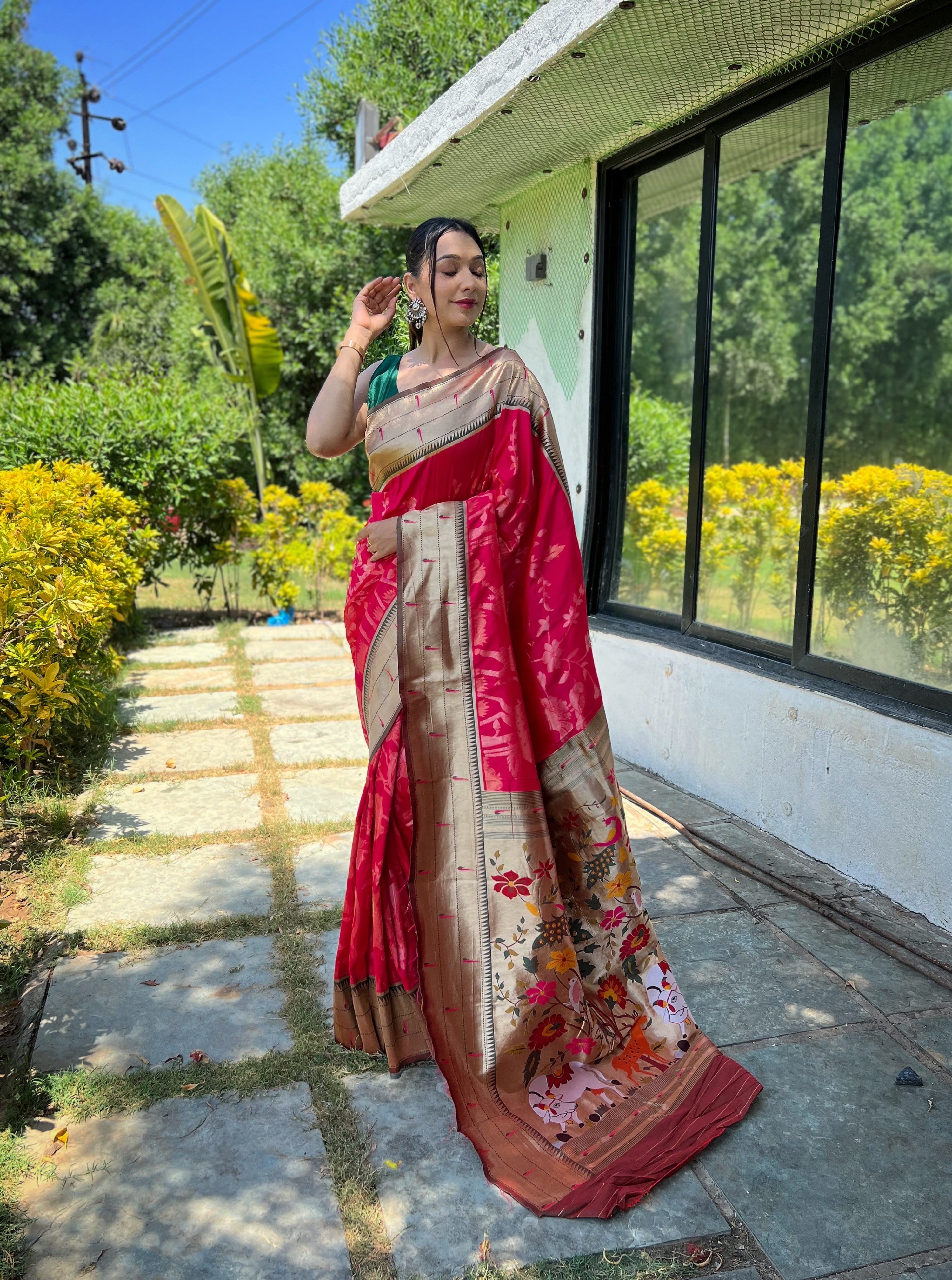 Flattering Paithani Silk Saree With Elegant Blouse Piece