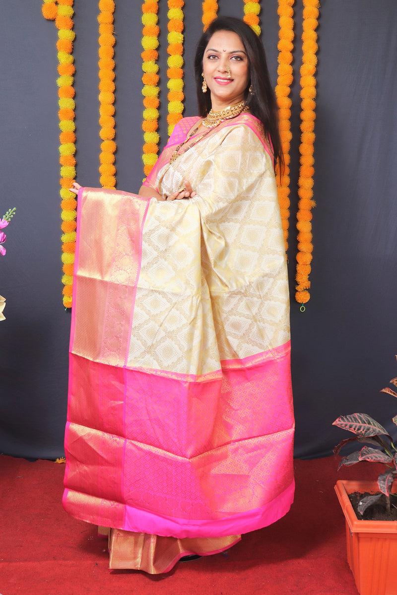 Floral Pattern Saree with Contrast Border