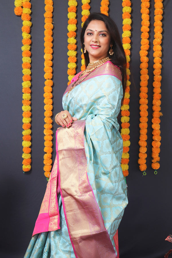 Floral Pattern Saree with Contrast Border