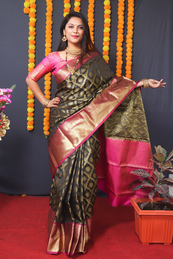 Floral Pattern Saree with Contrast Border