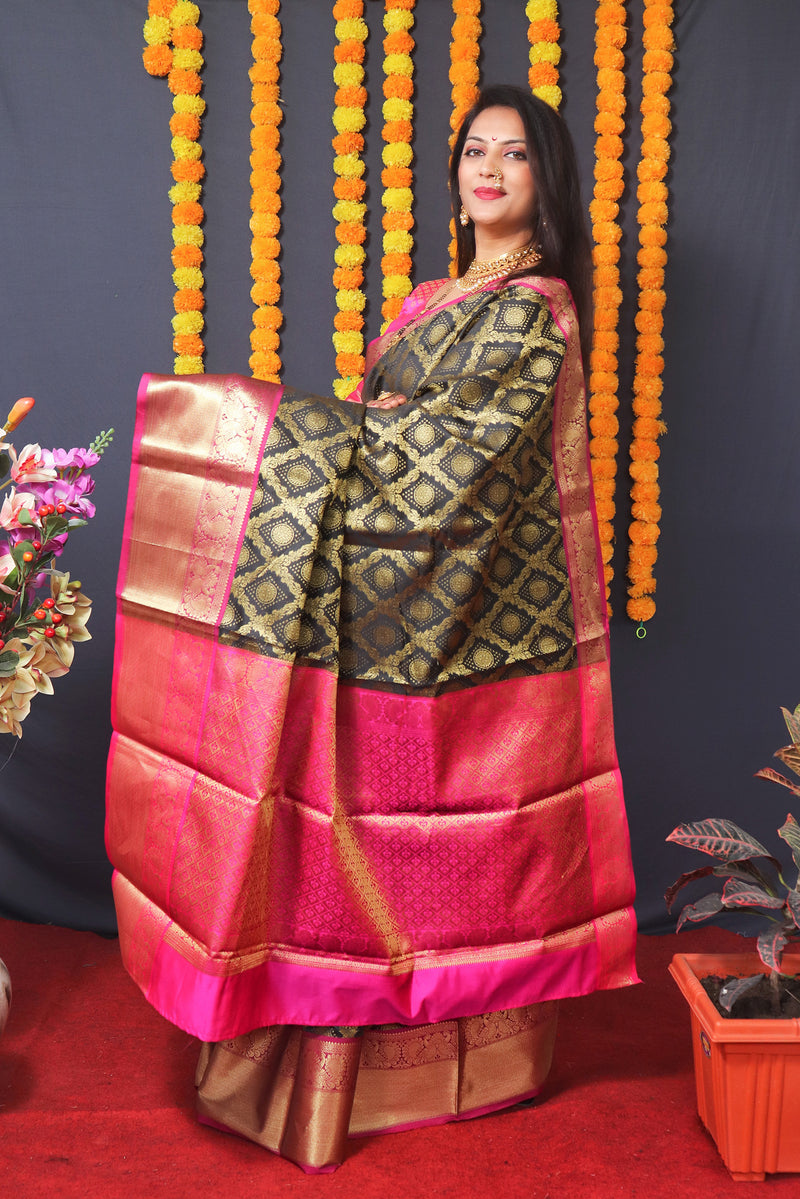 Floral Pattern Saree with Contrast Border