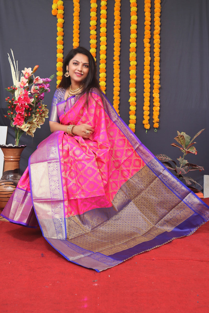 Floral Pattern Saree with Contrast Border