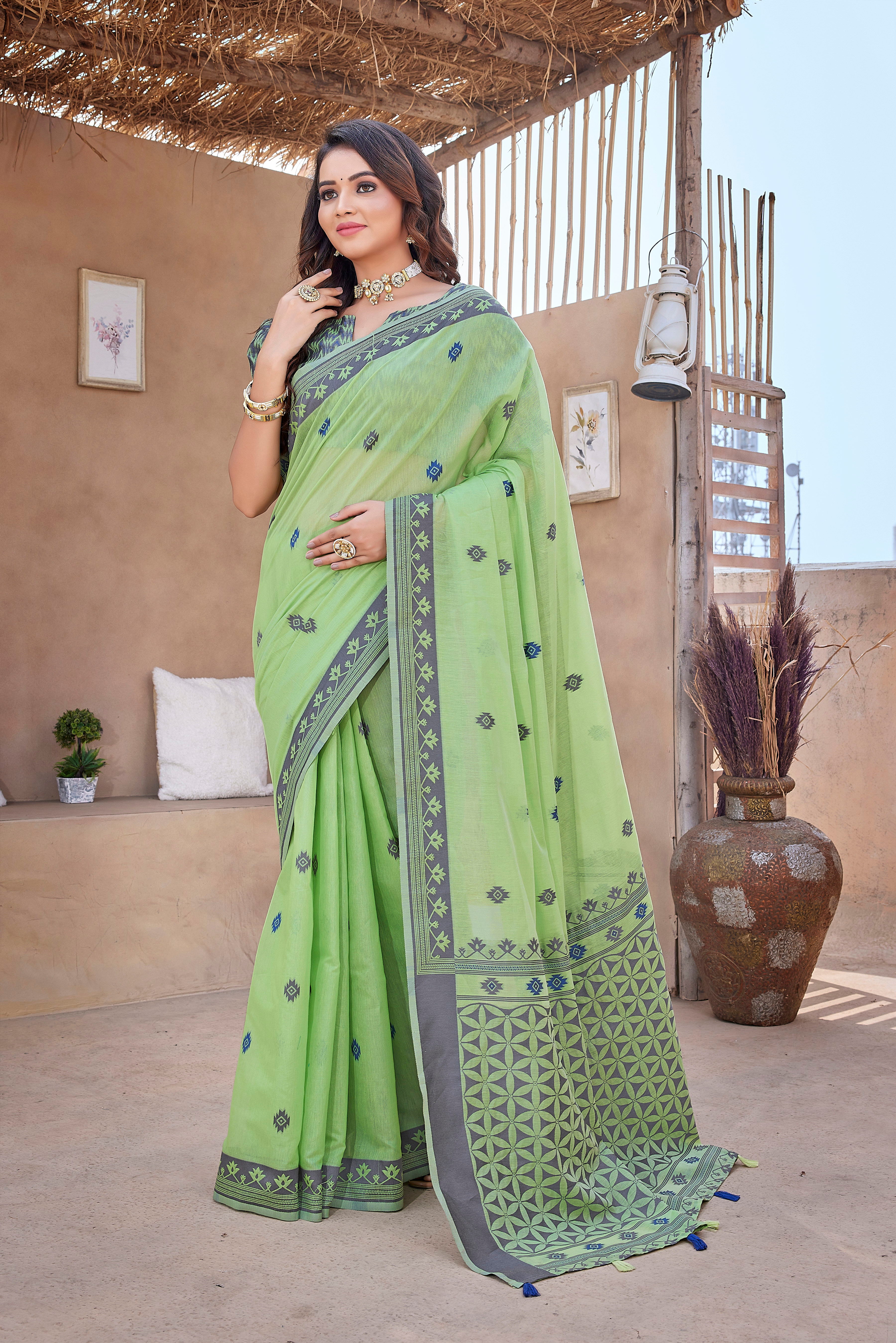 Exclusive Handloom Weaving Marvel: Elevate Tradition with Elegance