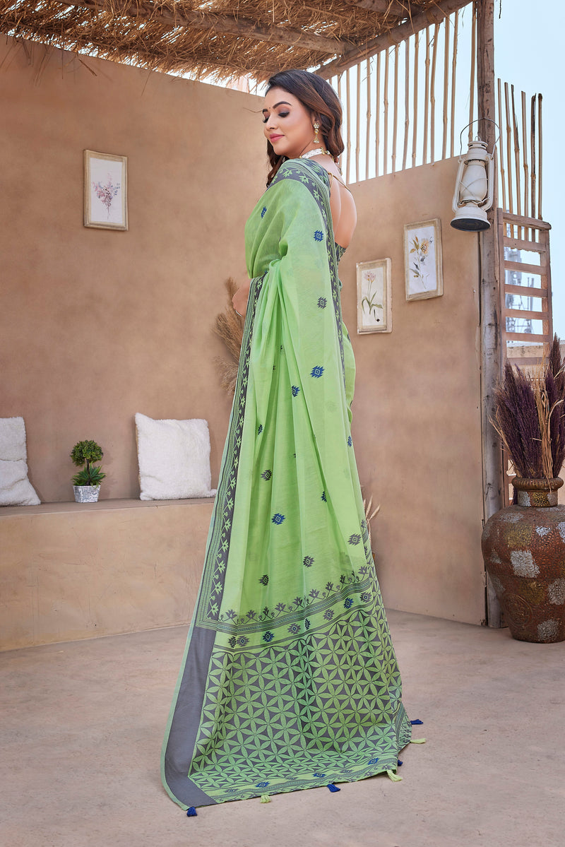 Exclusive Handloom Weaving Marvel: Elevate Tradition with Elegance