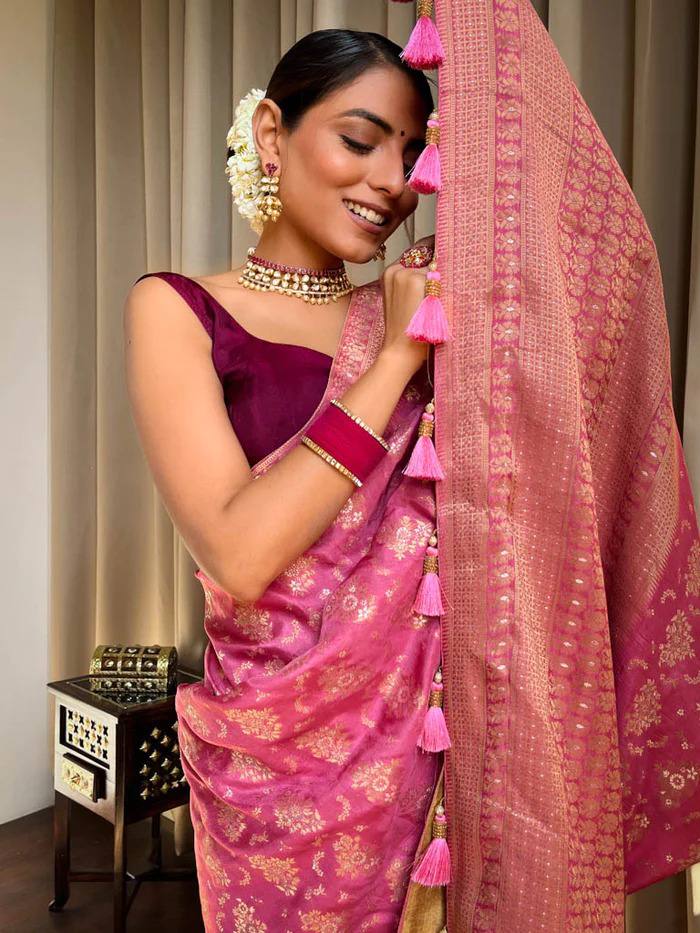 BABY PINK PURE SOFT SILK SAREE WITH TWIRLING BLOUSE PIECE