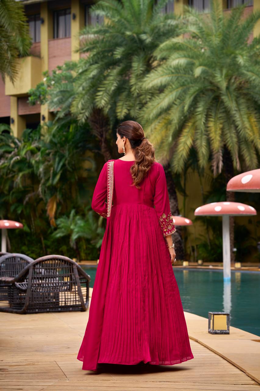 Gulnaar Blooming Vichitra Embroidered Kurti Pant Dupatta Set