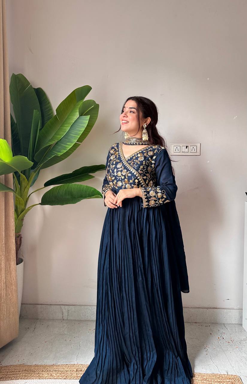 Gulnaar Blooming Vichitra Embroidered Kurti Pant Dupatta Set