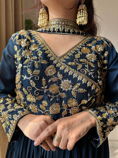 Gulnaar Blooming Vichitra Embroidered Kurti Pant Dupatta Set